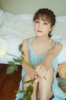 年轻的女邻居2三级